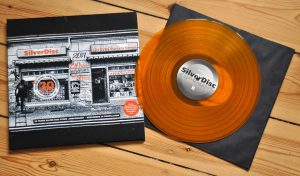 Unsere Jubiläumsvinyl in orange mit Cover